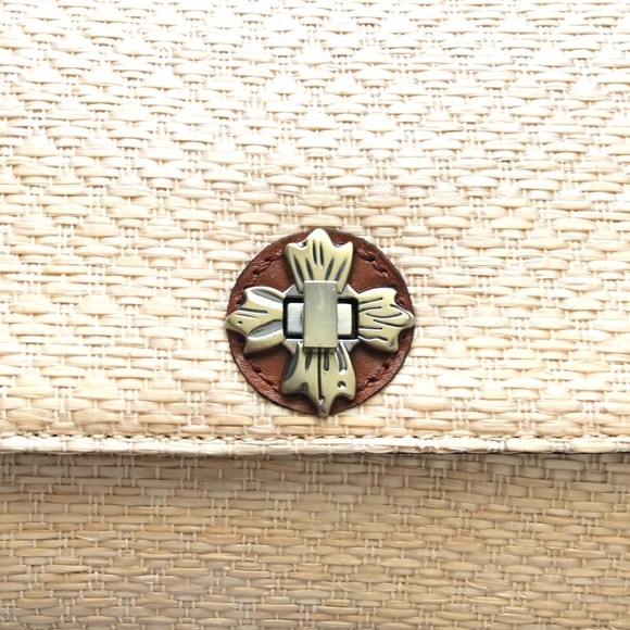 NWT Patricia Nash Caprina Diamond Weave Crossbody Clutch Natural - Picture 3 of 10